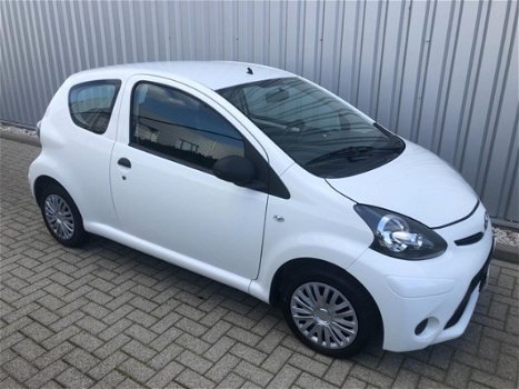 Toyota Aygo - 1.0 VVT-i Access WHITE-EDITION/NIEUW-MODEL/NIEUWE-APK/DEALERONDERHOUDEN - 1