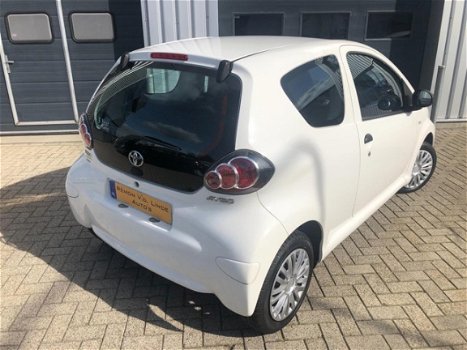 Toyota Aygo - 1.0 VVT-i Access WHITE-EDITION/NIEUW-MODEL/NIEUWE-APK/DEALERONDERHOUDEN - 1