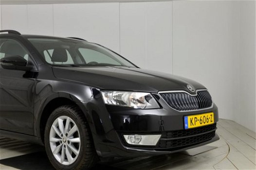 Skoda Octavia Combi - 1.0 TSI Greentech Ambition Business Navigatie/Climate/Parkeersensoren - 1