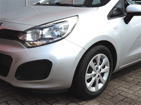 Kia Rio - 1.2 CVVT 5drs (airco, navi, aux) - 1