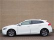 Volvo V40 - 2.0 D4 190pk R-Design | Climate Control | Cruise Control | Navigatie | Parkeersensoren | - 1 - Thumbnail