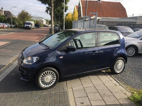 Volkswagen Up! - 1.0 high up / automaat / 75 PK /parkeersensor achter - 1