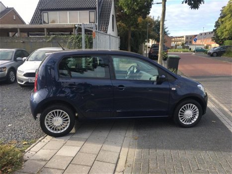 Volkswagen Up! - 1.0 high up / automaat / 75 PK /parkeersensor achter - 1