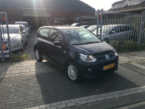 Volkswagen Up! - 1.0 high up / automaat / 75 PK /parkeersensor achter - 1