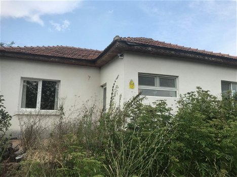 Een gerenoveerde en gemeubelde woning in Pravdino - 1