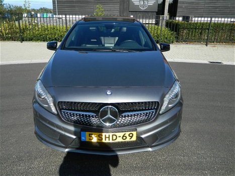 Mercedes-Benz A-klasse - 180 Prestige AMG PAKKET PANORAMADAK LEER LED XENON NAVI PDC - 1