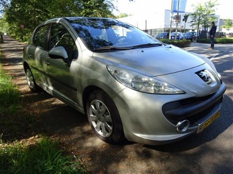 Peugeot 207 - XS 1.4-16V - 1