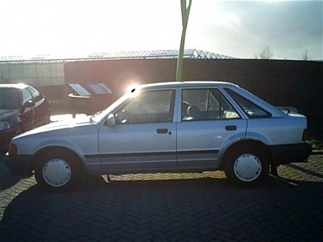 Ford Escort - 1.4 CL 2e eigenaar 156.987 km met nap nieuwe APK - 1