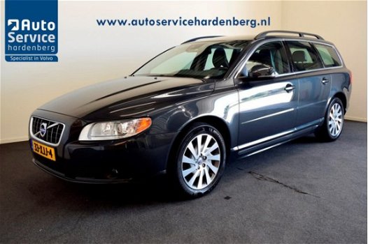 Volvo V70 - 1.6 T4 180 PK Lim Ed | Trekhaak | Bi xenon | Leer | Voorstoelen verwarmd - 1