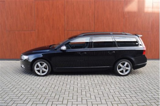 Volvo V70 - 2.5 FT R-Design-231PK-Sportleer-Trekhaak - 1