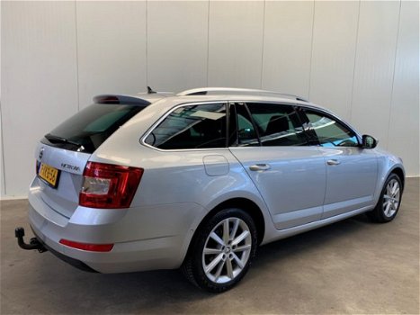 Skoda Octavia Combi - 1.2 TSI Greentech Elegance Businessline NAVI-XENON-ECC-TREKHAAK-PARK.FUNCTIE-L - 1