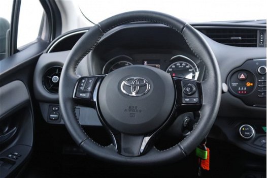 Toyota Yaris - 1.5 Hybrid Bi-Tone | Navi | Clima | P-camera - 1
