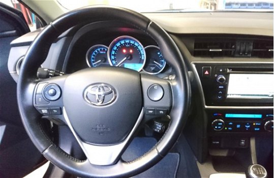 Toyota Auris - 1.3 Aspiration met Navigatie en parkeerhulpcamera - 1