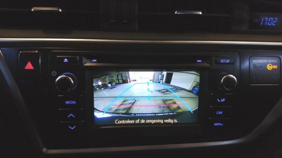 Toyota Auris - 1.3 Aspiration met Navigatie en parkeerhulpcamera - 1