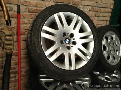 BMW 5-serie - Compleet setje velgen 18 inch en super banden - 2x 7, 5 mm - 2x 5, 5 mm banden - 1