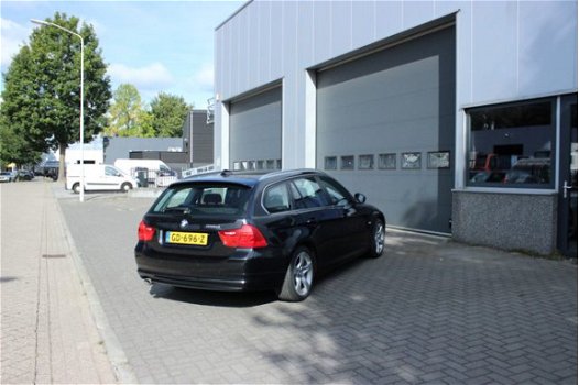 BMW 3-serie Touring - 318d 140PK Automaat High Executive Gr Navi Clima pdc Cruis Leder Bluetooth - 1