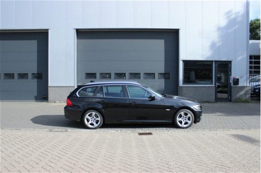 BMW 3-serie Touring - 318d 140PK Automaat High Executive Gr Navi Clima pdc Cruis Leder Bluetooth - 1