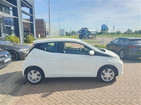 Toyota Aygo - 1.0 VVT-i x-clusiv - 1