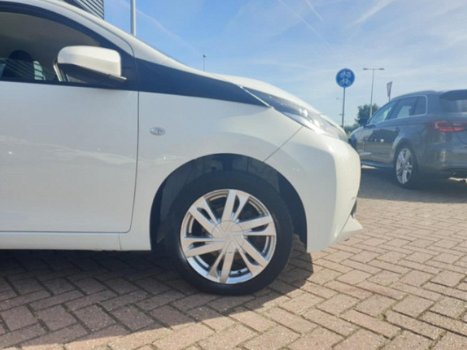 Toyota Aygo - 1.0 VVT-i x-clusiv - 1