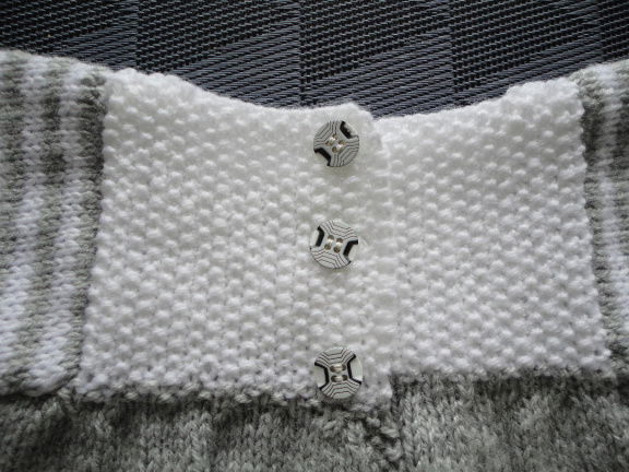 035 grijs/wit baby vestje ca. maat 62, lange mouw - Afbeelding 3