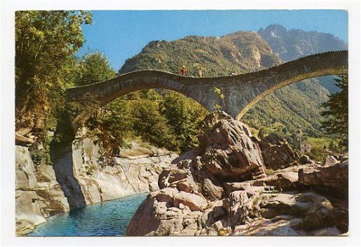 L068 Lavertezzo Valle Verzasca Ponte Romano / Zwitserland - 1