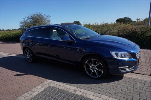 Volvo V60 - 2.0 D2 OCEAN RACE AUTOMAAT 1E EIG OPEN DAK NAVI LEDER HARMAN KARDON CRUISE CLIMA PARKEER - 1