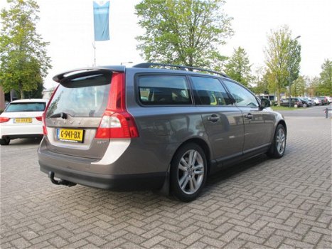 Volvo V70 - 5 cilinder 200 pk automaat clima trekhaak - 1