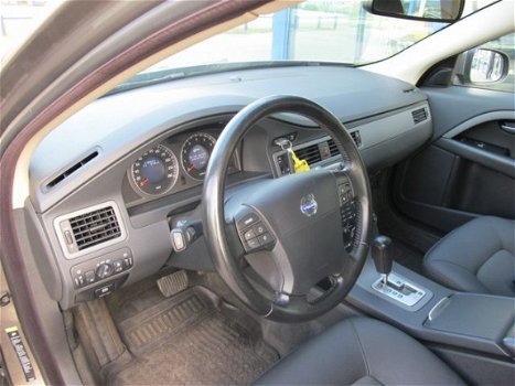 Volvo V70 - 5 cilinder 200 pk automaat clima trekhaak - 1