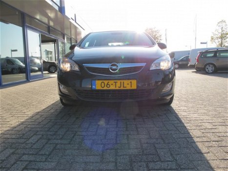 Opel Astra - 1.4 Turbo Edition navigatie clima terkhaak - 1