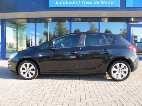 Opel Astra - 1.4 Turbo Edition navigatie clima terkhaak - 1