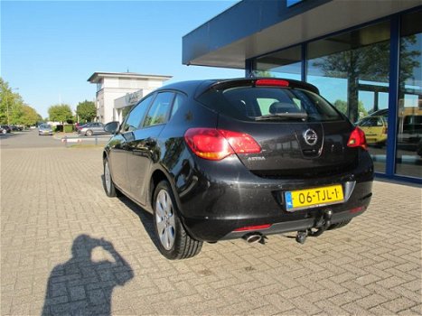 Opel Astra - 1.4 Turbo Edition navigatie clima terkhaak - 1