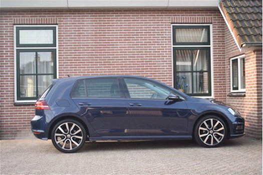 Volkswagen Golf - 1.2 TSI 105pk H6 R-Line Business Edition R Xenon Ecc Pdc Keyless Camera Massage Le - 1