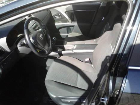 Toyota Avensis Wagon - 1.6 VVTi Comfort Airco/Trekhaak/Cruise-control - 1