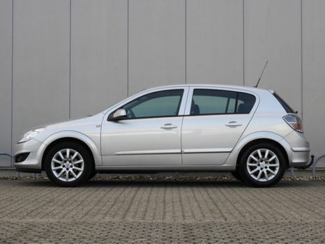 Opel Astra - 1.6 16V 5DRS TEMPTATION AIRCO NAVI LMV TREKHAAK - 1