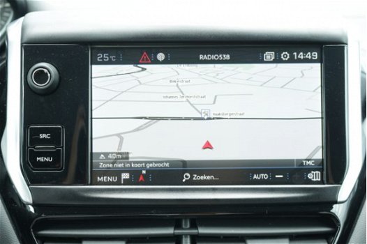 Peugeot 208 - 1.2 110PK EAT6 AUTOMAAT NAVI LMV DONKER GLAS AIRCO ETC financieren al vanaf 2, 9% - 1