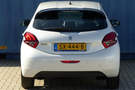 Peugeot 208 - 1.2 Puretech 82pk Allure |Navigatie|Cruise|Clima|Parkeersenoren| - 1