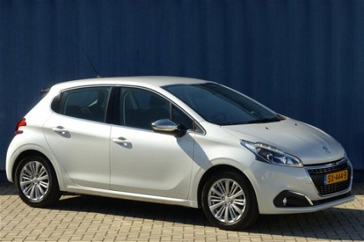 Peugeot 208 - 1.2 Puretech 82pk Allure |Navigatie|Cruise|Clima|Parkeersenoren| - 1