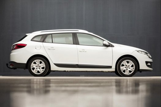 Renault Mégane Estate - 1.5 dCi Expression White Edition (NAVIGATIE, TELEFOON, NIEUWE APK, CLIMATE, - 1