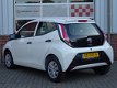 Toyota Aygo - 1.0 VVT-i x-fun AIRCO CV/Stuurbekr./Elek.ramen/1e eig/dealer onderh - 1 - Thumbnail