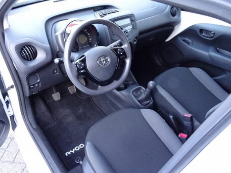 Toyota Aygo - 1.0 VVT-i x-fun AIRCO CV/Stuurbekr./Elek.ramen/1e eig/dealer onderh - 1