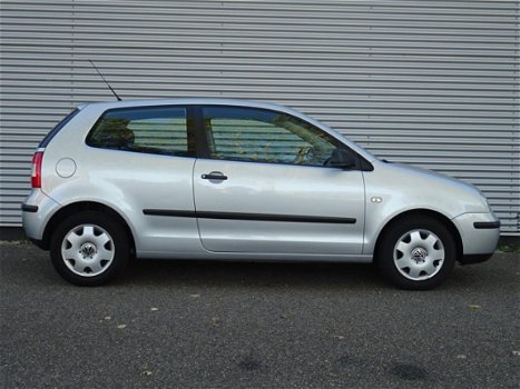 Volkswagen Polo - 1.4-16V / Cruise control / Stuurbekrachtiging / Trekhaak / - 1