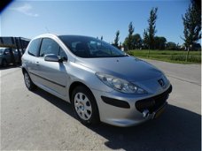 Peugeot 307 - 1.4-16V XR / Airco / Elektrische ramen / Trekhaak