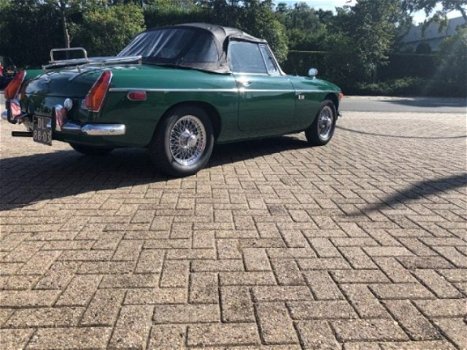 MG B type - B British racing green - 1