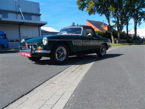 MG B type - B British Racing Green with Biscuit Interior - 1