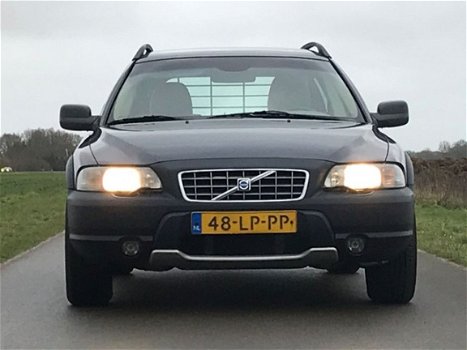 Volvo XC70 - 2.4 D5 Comfort Line AWD *APK 08-2020 *NAP - 1