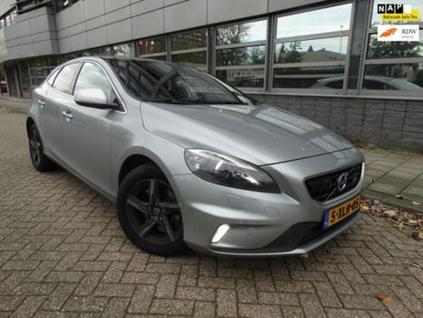 Volvo V40 - 2.0 D4 R-Design Business VOLL OPTIENAVI /LEER/MF STUUR/PANORAMA/APK - 1