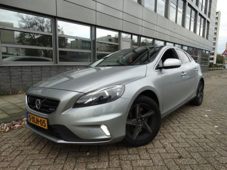 Volvo V40 - 2.0 D4 R-Design Business VOLL OPTIENAVI /LEER/MF STUUR/PANORAMA/APK - 1