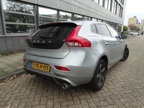 Volvo V40 - 2.0 D4 R-Design Business VOLL OPTIENAVI /LEER/MF STUUR/PANORAMA/APK - 1