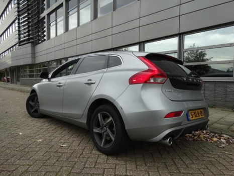 Volvo V40 - 2.0 D4 R-Design Business VOLL OPTIENAVI /LEER/MF STUUR/PANORAMA/APK - 1