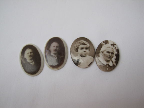 Lotje antiek keramiek porselein en metalen foto portret cabochons 2.6x1.9 cm - nr. 1
